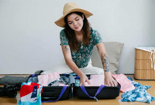 women packing with straw hat