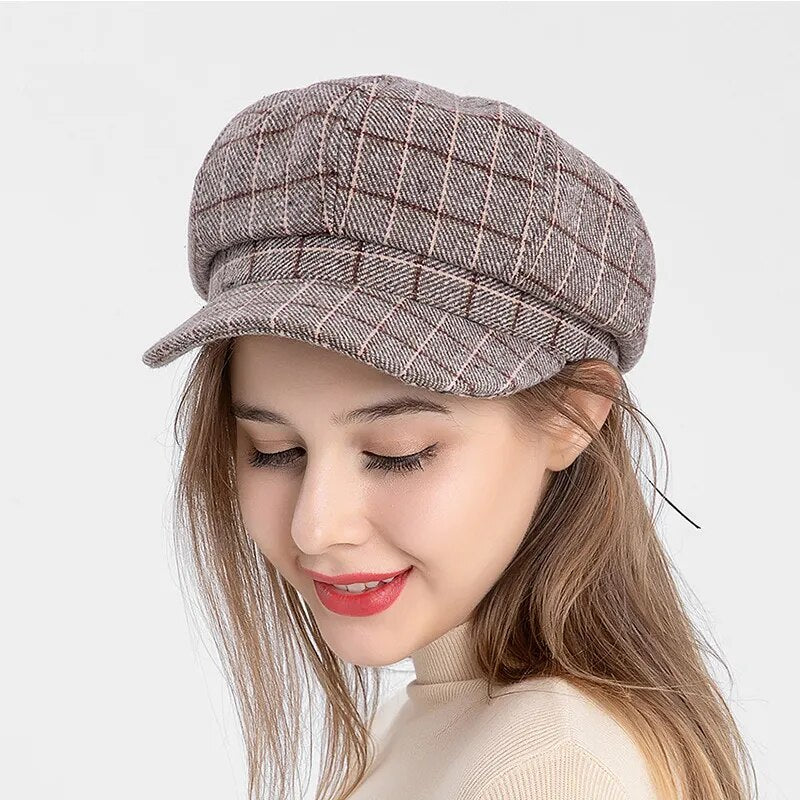 Cabbie Hat in gray on moden