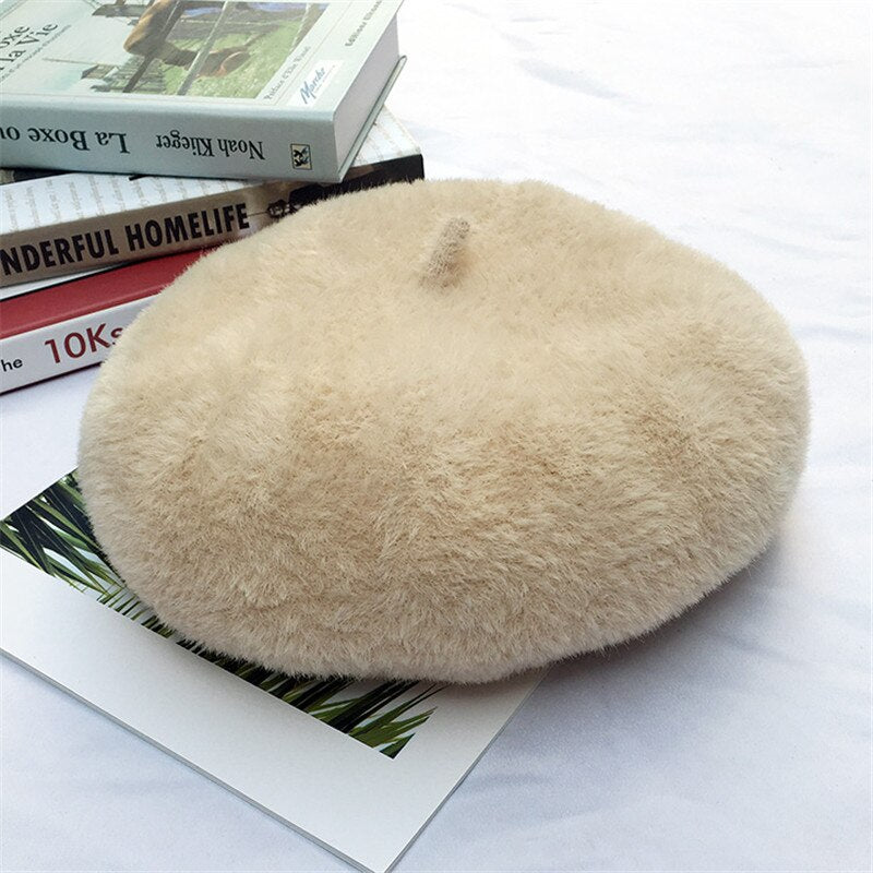 french beret laying falt in off white