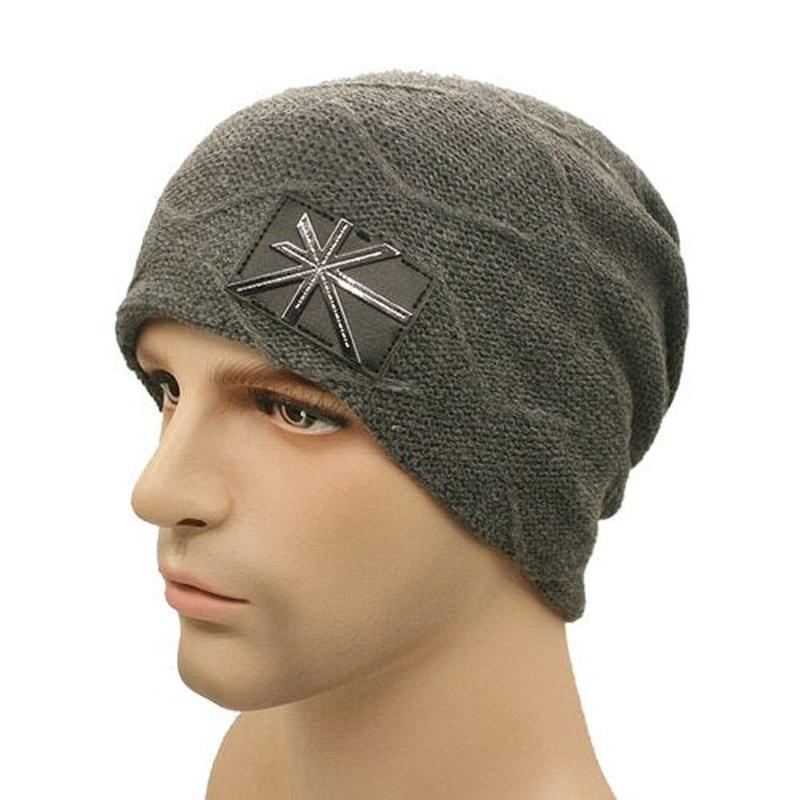 cable knit beanie in gray