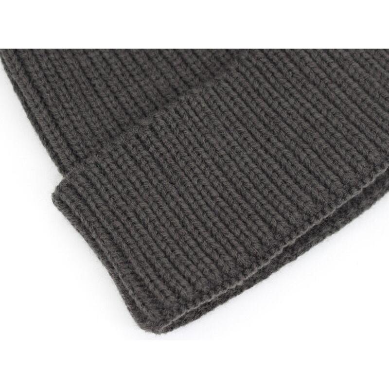 black ribbed beanie closeup of ribbed pattern