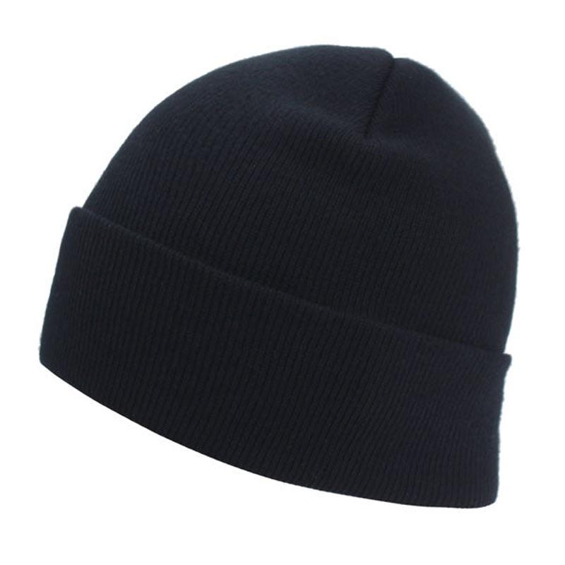 essential beanie in black 