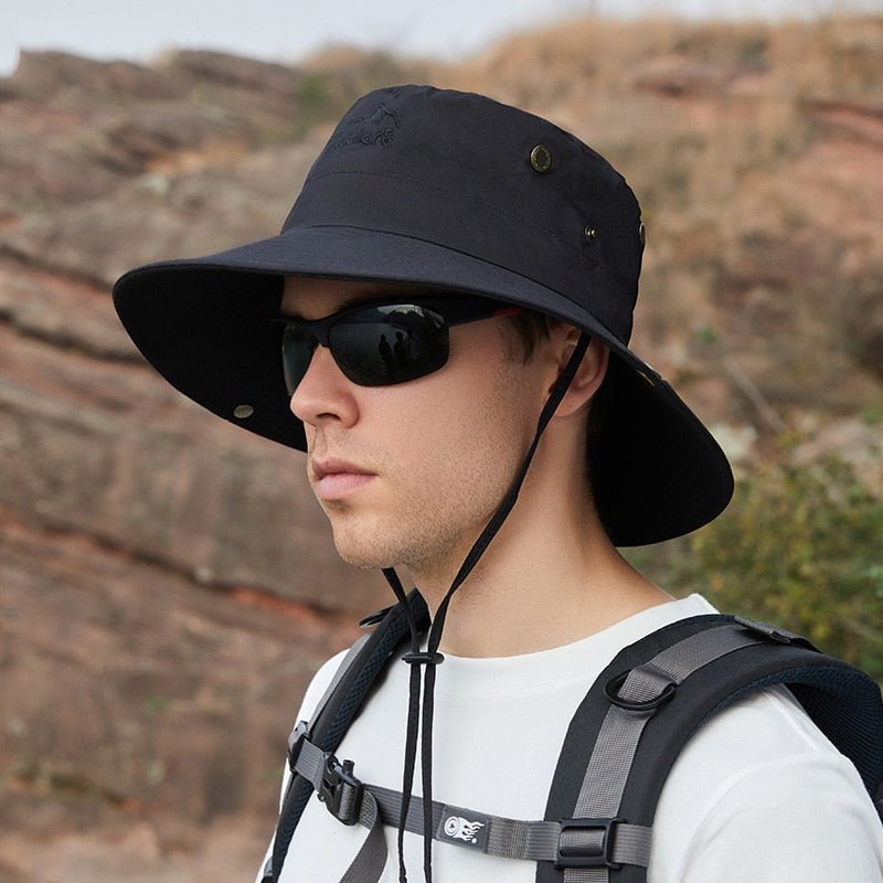 Outdoor Hat in black on model