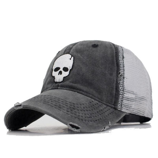 Skull Trucker Hat in black